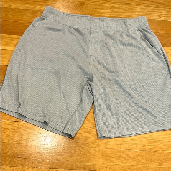 Lululemon size 8 men shorts- small bleach mark - Picture 1 of 4